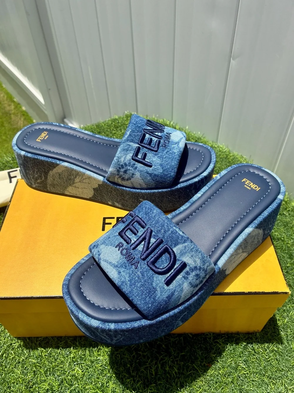 FENDI SUNSHINE BLUE DENIM PLATFORM SLIDE SANDALS EMBROIDERED LOGO SZ 39.5 NEW
